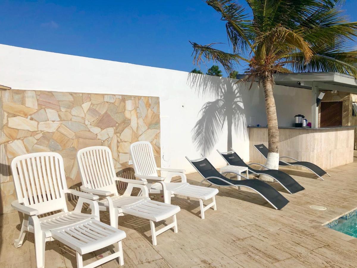 Genesis Apartments Palm Beach Exterior foto